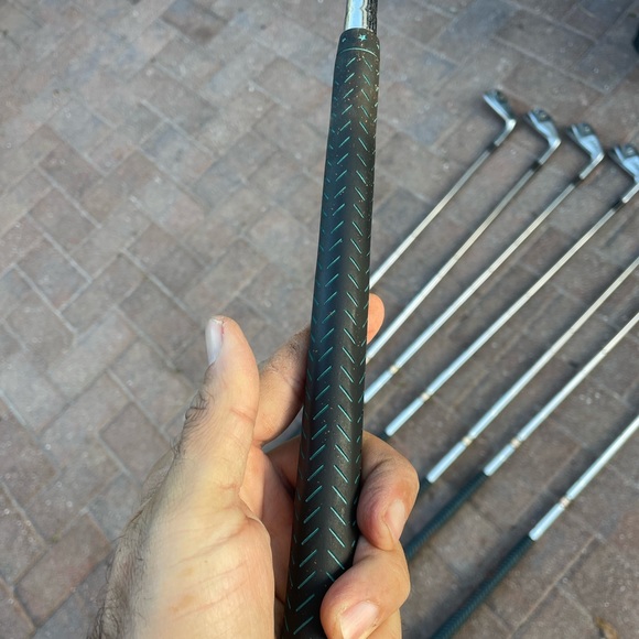 North Western Signature Edition Judy Rankin Iron Set In Right hand - Picture 5 of 10